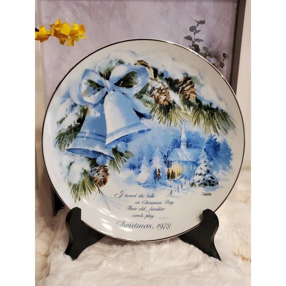 Vintage 1978 American Greetings Christmas Plate "Blue Bells" by Chiara. 8"